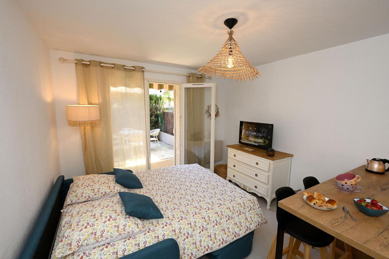 בנדול Charmant Studio 2A4 Pers Avec Jardin Et Place De Parking Situe A 5 Min A Pied De La Mer מראה חיצוני תמונה